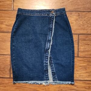 Stylish Frayed Hem Denim Pencil Skirt